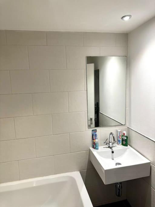 Amazing 2Bed2Bath Edgeware Apartment Londra Exterior foto